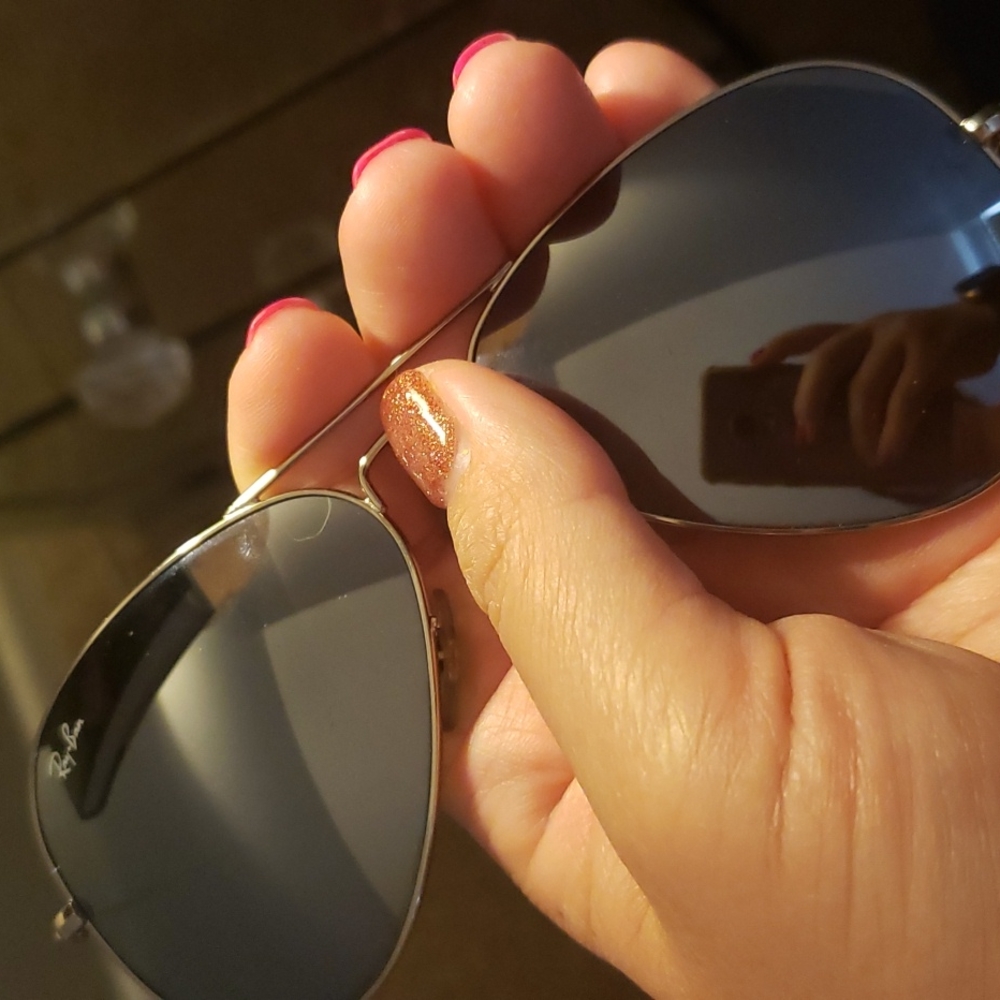 Silver mirror aviators
